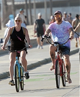Kesha_going_for_a_bike_ride_in_Los_Angeles_09-05-2023__16_.jpg