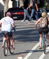 Kesha_going_for_a_bike_ride_in_Los_Angeles_09-05-2023__17_.jpg