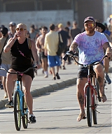 Kesha_going_for_a_bike_ride_in_Los_Angeles_09-05-2023__18_.jpg