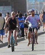 Kesha_going_for_a_bike_ride_in_Los_Angeles_09-05-2023__8_.jpg