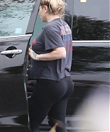 kesha-sebert-wearing-a-rolling-stones-tongue-and-lips-logo-tee-as-she-heads-to-her-pilates-class-in-los-angeles-060118_3.jpg