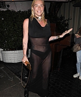 Kesha---Attends-the-Vanity-Fair-party-at-Chateau-Marmont-in-Los-Angeles-02.jpg