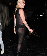 Kesha---Attends-the-Vanity-Fair-party-at-Chateau-Marmont-in-Los-Angeles-07.jpg