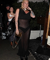 Kesha---Attends-the-Vanity-Fair-party-at-Chateau-Marmont-in-Los-Angeles-12.jpg