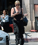Kesha---Is-seen-as-she-exited-a-restaurant-in-Los-Angeles-03.jpg
