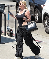 Kesha---Is-seen-as-she-exited-a-restaurant-in-Los-Angeles-05.jpg