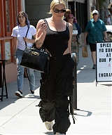 Kesha---Is-seen-as-she-exited-a-restaurant-in-Los-Angeles-12.jpg