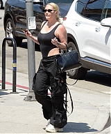 Kesha---Is-seen-as-she-exited-a-restaurant-in-Los-Angeles-34.jpg