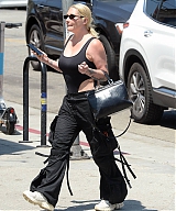 Kesha---Is-seen-as-she-exited-a-restaurant-in-Los-Angeles-35.jpg