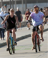 Kesha---Pictured-ridding-a-bike-with-a-friend-in-Los-Angeles-02.jpg