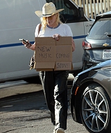Kesha---Seen-test-driving-a-Porsche-SUV-in-Los-Angeles-01.jpg