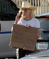 Kesha---Seen-test-driving-a-Porsche-SUV-in-Los-Angeles-02.jpg