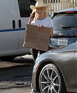 Kesha---Seen-test-driving-a-Porsche-SUV-in-Los-Angeles-04.jpg