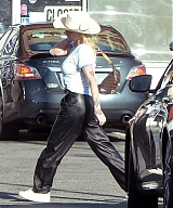 Kesha---Seen-test-driving-a-Porsche-SUV-in-Los-Angeles-17.jpg