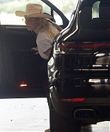 Kesha---Seen-test-driving-a-Porsche-SUV-in-Los-Angeles-19.jpg