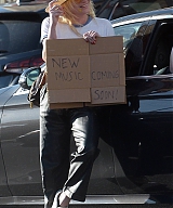 Kesha---Seen-test-driving-a-Porsche-SUV-in-Los-Angeles-22.jpg
