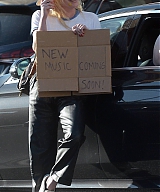 Kesha---Seen-test-driving-a-Porsche-SUV-in-Los-Angeles-23.jpg