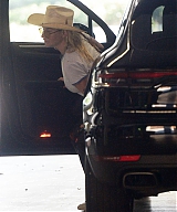 Kesha---Seen-test-driving-a-Porsche-SUV-in-Los-Angeles-26.jpg