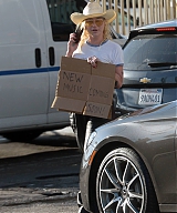 Kesha---Seen-test-driving-a-Porsche-SUV-in-Los-Angeles-27.jpg