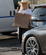 Kesha---Seen-test-driving-a-Porsche-SUV-in-Los-Angeles-32.jpg