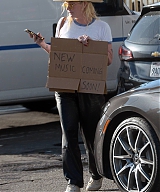 Kesha---Seen-test-driving-a-Porsche-SUV-in-Los-Angeles-33.jpg