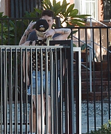Kesha---Visiting-an-animal-rescue-house-in-Los-Angeles-11.jpg