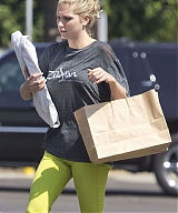 Kesha-in-Green-Pants--07.jpg