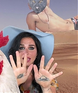 Kesha_-_Little_Bit_Of_Love_28Official_Video29-281080p29_102.jpg
