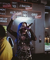 Kesha_live_backstage.jpg