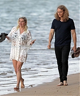 kesha-and-brad-ashenfelter-out-at-a-beach-in-hawaii-05-13-2021-5.jpg