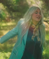 y2mate_com_-_Kesha__Learn_To_Let_Go_Official_Video_1080p_073.jpg