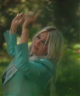 y2mate_com_-_Kesha__Learn_To_Let_Go_Official_Video_1080p_079.jpg