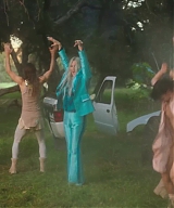 y2mate_com_-_Kesha__Learn_To_Let_Go_Official_Video_1080p_130.jpg