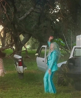 y2mate_com_-_Kesha__Learn_To_Let_Go_Official_Video_1080p_139.jpg