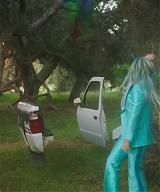 y2mate_com_-_Kesha__Learn_To_Let_Go_Official_Video_1080p_152.jpg