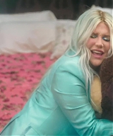 y2mate_com_-_Kesha__Learn_To_Let_Go_Official_Video_1080p_154.jpg