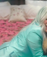 y2mate_com_-_Kesha__Learn_To_Let_Go_Official_Video_1080p_155.jpg