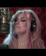 y2mate_com_-_Kesha__Rainbow_Official_Video_720p_061.jpg