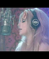 y2mate_com_-_Kesha__Rainbow_Official_Video_720p_249.jpg