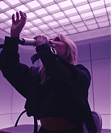 Kesha_-_Eat_The_Acid_28Live_Performance29___Vevo_426.jpg